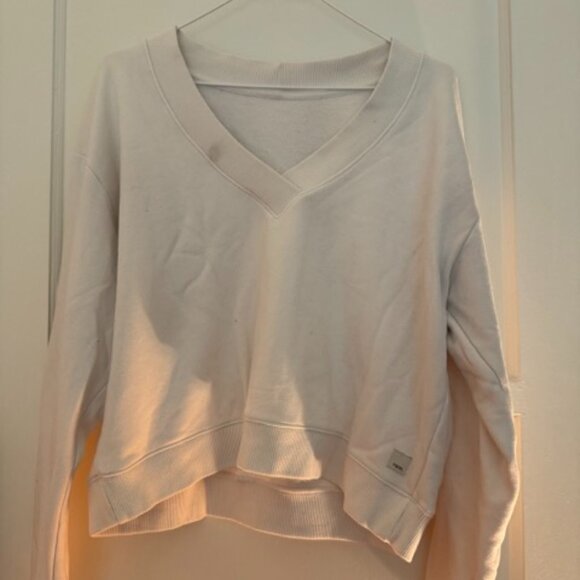 Vuori Sweaters - Vuori White Sedona V-Neck Long Sleeve Pullover Sweatshirt, size S/M